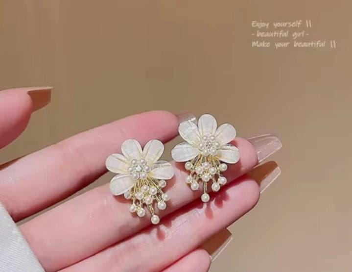 ZJX-162 Flower Pearl Korean Earrings – Elegant Jewelry for Women (Golden)
